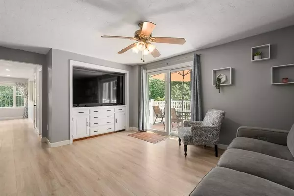 585 Turnpike St #1, Easton, MA 02375