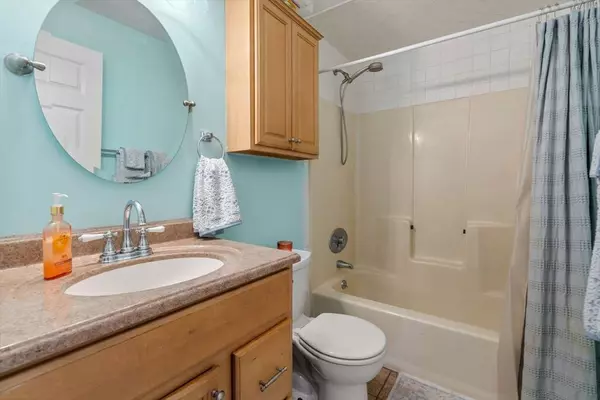 585 Turnpike St #1, Easton, MA 02375