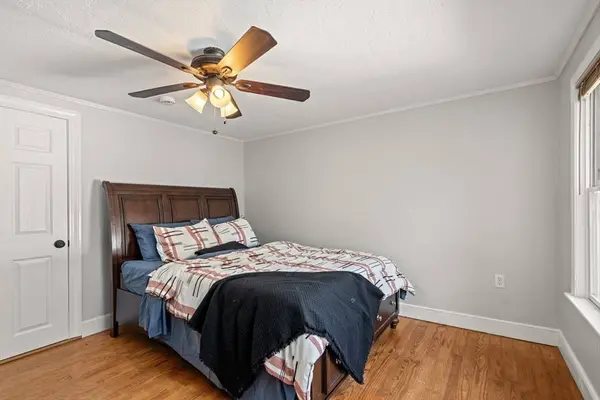 37 Elizabeth St, Uxbridge, MA 01569