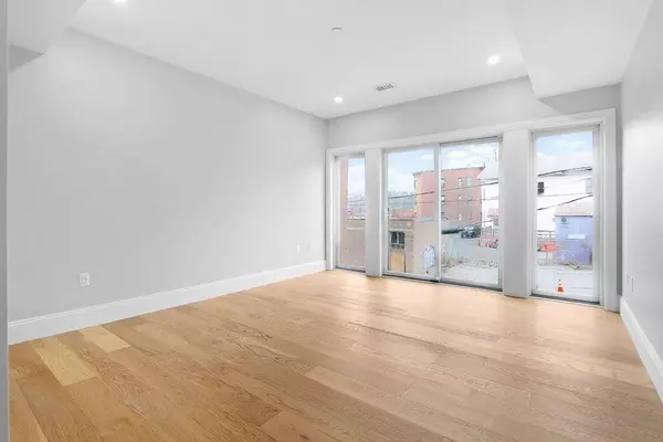 230 Washington St #11, Boston, MA 02135