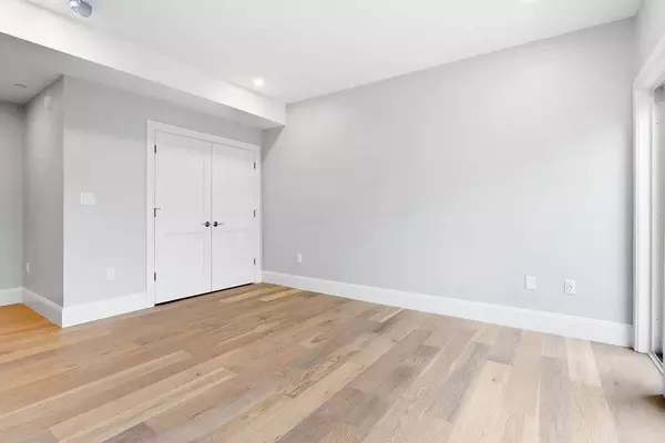 230 Washington St #11, Boston, MA 02135