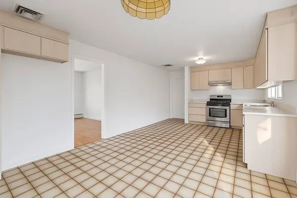 16 Albemarle Rd, Norwood, MA 02062