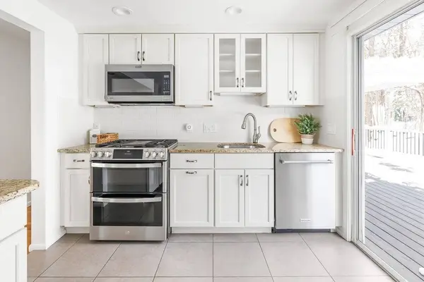 44 Agnes Dr, Framingham, MA 01701