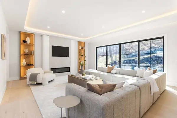 28 Cottonwood Rd, Newton, MA 02459