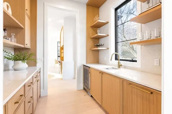 28 Cottonwood Rd, Newton, MA 02459