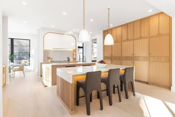 28 Cottonwood Rd, Newton, MA 02459