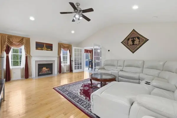 16 Windsor Rd, Shirley, MA 01464