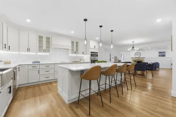 1806 Beacon St, Newton, MA 02468