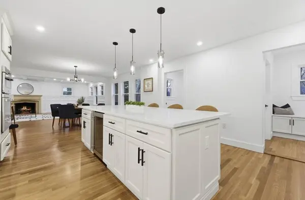 1806 Beacon St, Newton, MA 02468