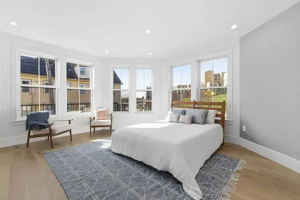 230 Washington St #1, Boston, MA 02135