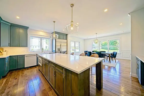 13 Park Pl, Mattapoisett, MA 02739