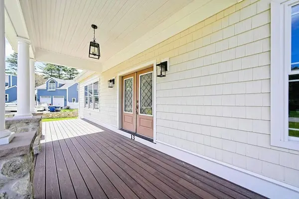 13 Park Pl, Mattapoisett, MA 02739