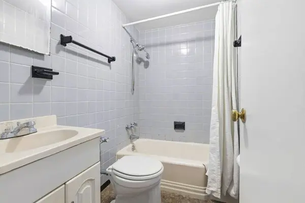 100 Lanark Rd #4, Boston, MA 02135