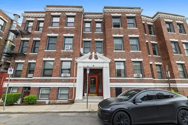 100 Lanark Rd #4, Boston, MA 02135
