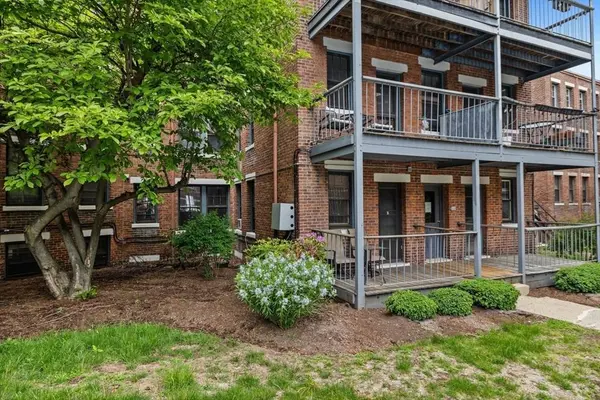 100 Lanark Rd #4, Boston, MA 02135