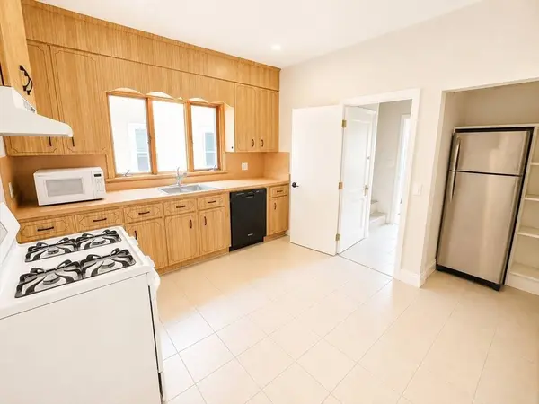111 Hillsdale Rd #1, Somerville, MA 02144