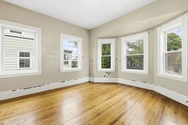 31-33 Lothrop St, Boston, MA 02135