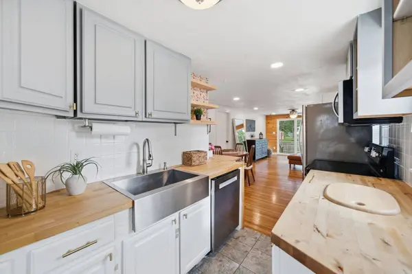 29 Dunn Ave, Wrentham, MA 02093