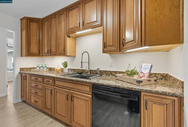 820 Sunset Dr, Livermore, CA 94551