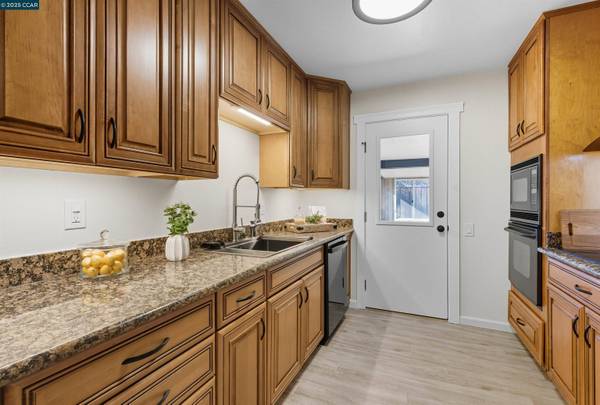 820 Sunset Dr, Livermore, CA 94551