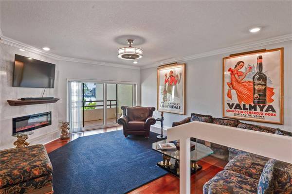 126 1ST ST E #102, Tierra Verde, FL 33715