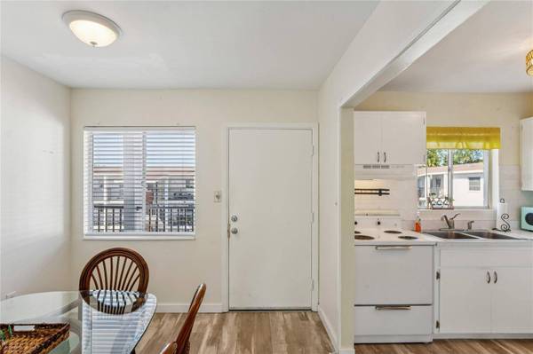 5873 PALM LN #B33, Bradenton, FL 34207