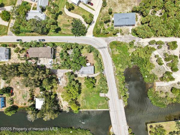 10581 Pine Island Drive, Weeki Wachee, FL 34607