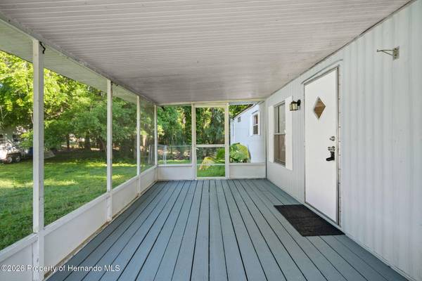 1940 County Road 428, Lake Panasoffkee, FL 33538