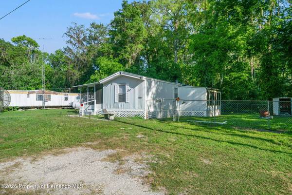 1940 County Road 428, Lake Panasoffkee, FL 33538