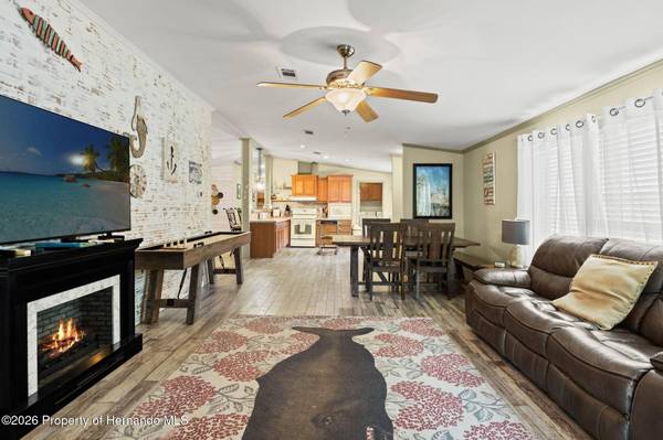 6496 W Richard Drive, Weeki Wachee, FL 34607