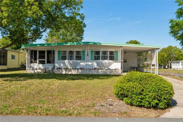 8021 WESTERN CIRCLE DR, Brooksville, FL 34613