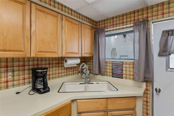 8021 WESTERN CIRCLE DR, Brooksville, FL 34613