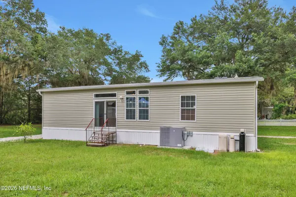 103 BARTER DR, Satsuma, FL 32189
