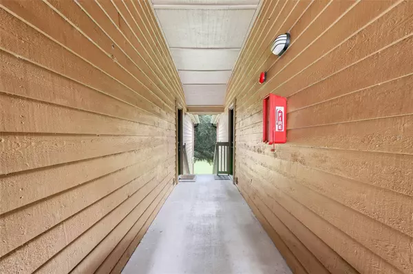 325 LAKEPOINTE DR #304, Altamonte Springs, FL 32701