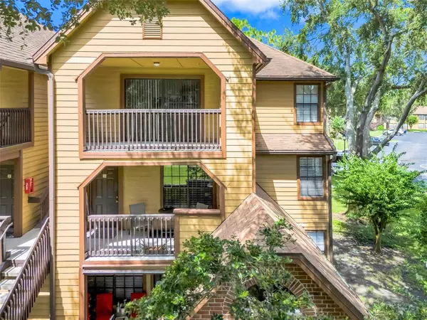 325 LAKEPOINTE DR #304, Altamonte Springs, FL 32701