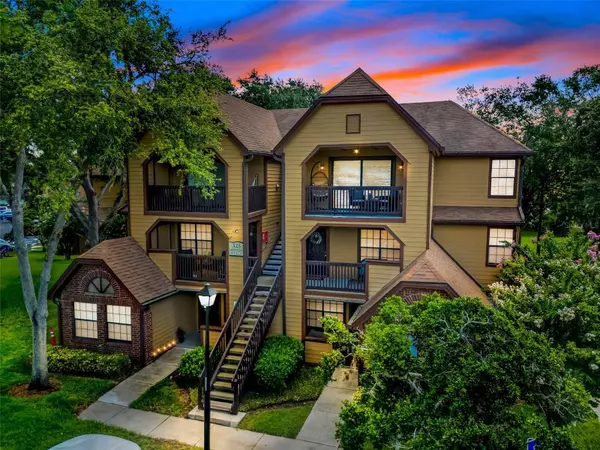 325 LAKEPOINTE DR #304, Altamonte Springs, FL 32701