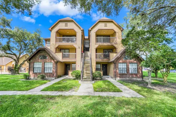 325 LAKEPOINTE DR #304, Altamonte Springs, FL 32701