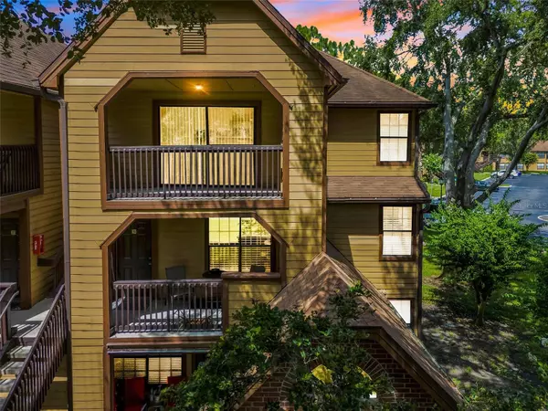 325 LAKEPOINTE DR #304, Altamonte Springs, FL 32701