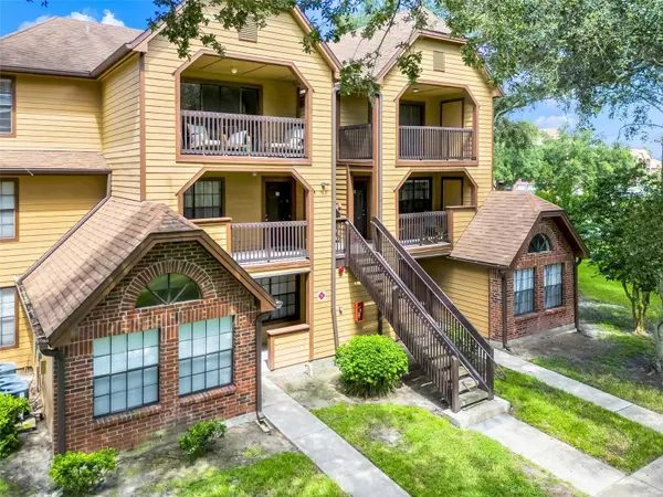 325 LAKEPOINTE DR #304, Altamonte Springs, FL 32701