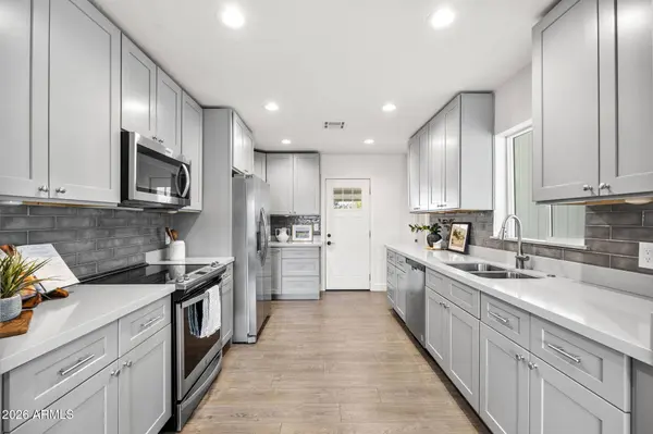 2510 E FAIRMOUNT Avenue, Phoenix, AZ 85016