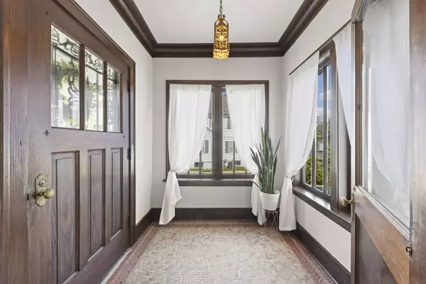 443 S Summit Avenue, Villa Park, IL 60181