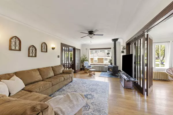 443 S Summit Avenue, Villa Park, IL 60181