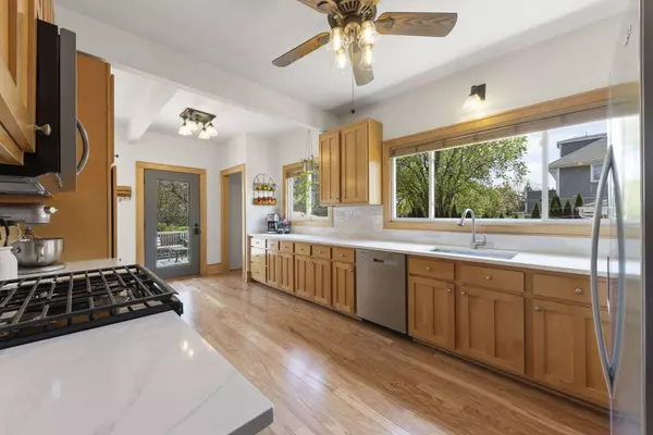 443 S Summit Avenue, Villa Park, IL 60181