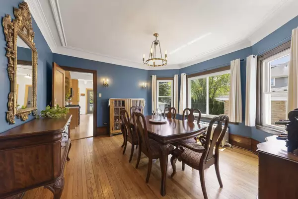 443 S Summit Avenue, Villa Park, IL 60181