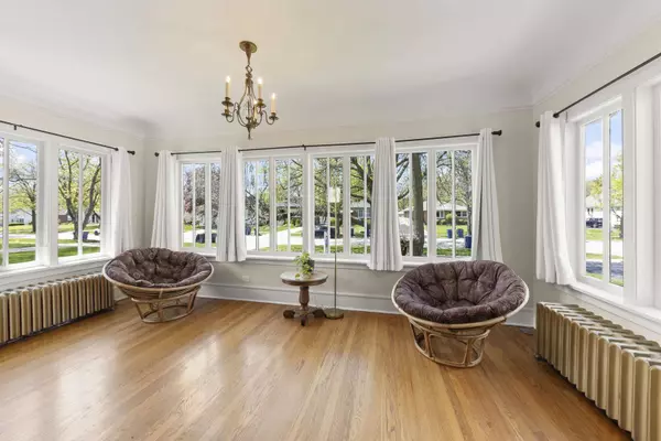 443 S Summit Avenue, Villa Park, IL 60181