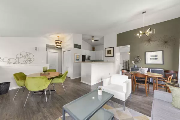 937 GENESEE Drive, Naperville, IL 60563