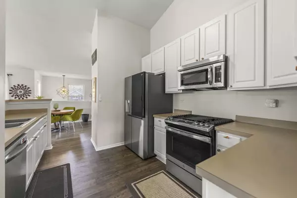 937 GENESEE Drive, Naperville, IL 60563