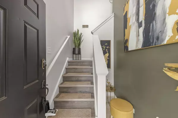 937 GENESEE Drive, Naperville, IL 60563