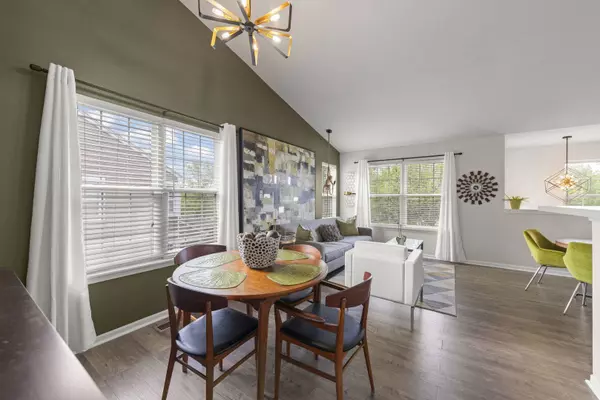 937 GENESEE Drive, Naperville, IL 60563