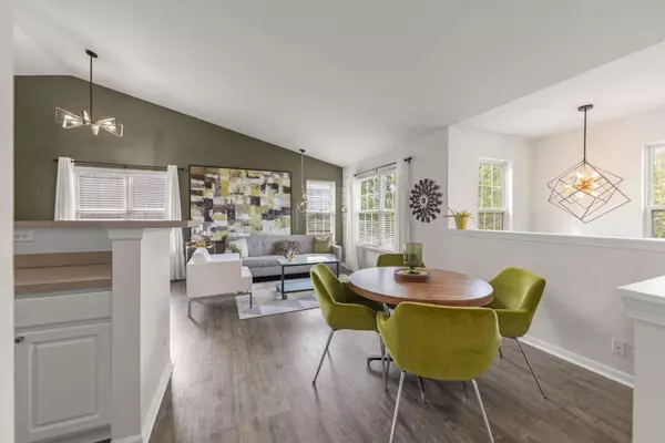 937 GENESEE Drive, Naperville, IL 60563